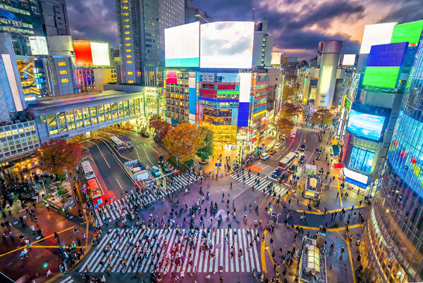 shibuya-crossing-at-twilight-in-tokyo--japan-from-above