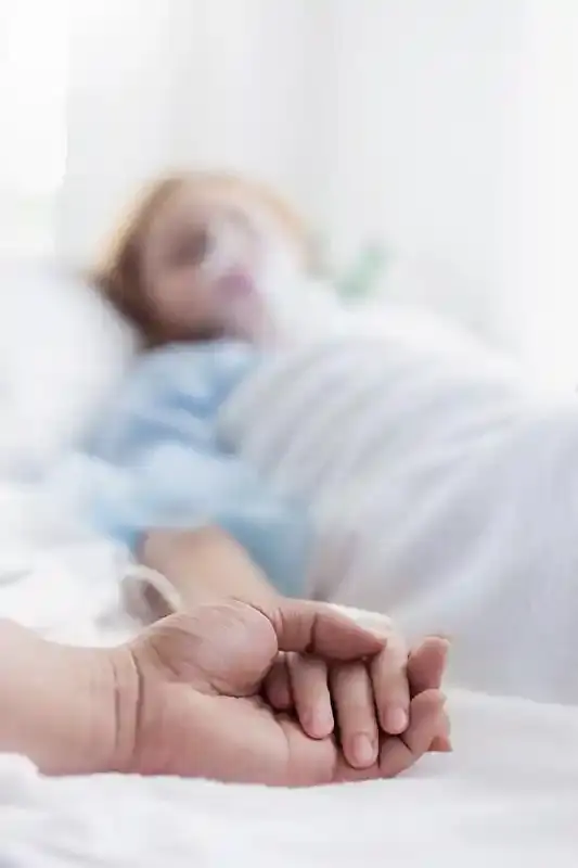 little-hands-of-not-well-girl-falls-into-mother-of