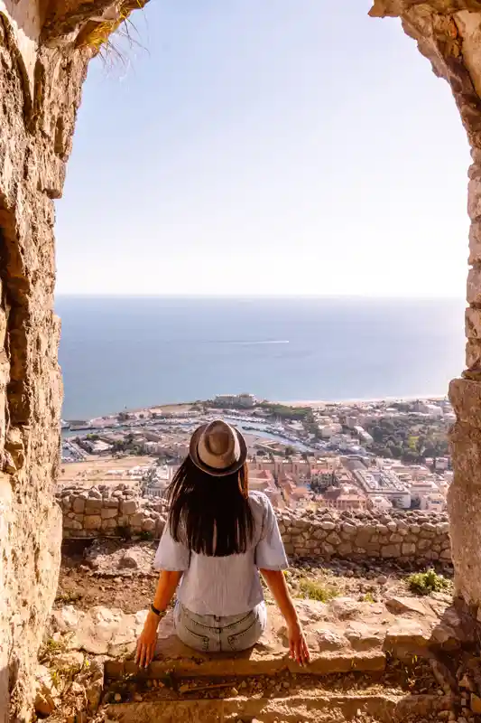 young-tourist-woman-and-sea-landscape-with-terracina--lazio--italy