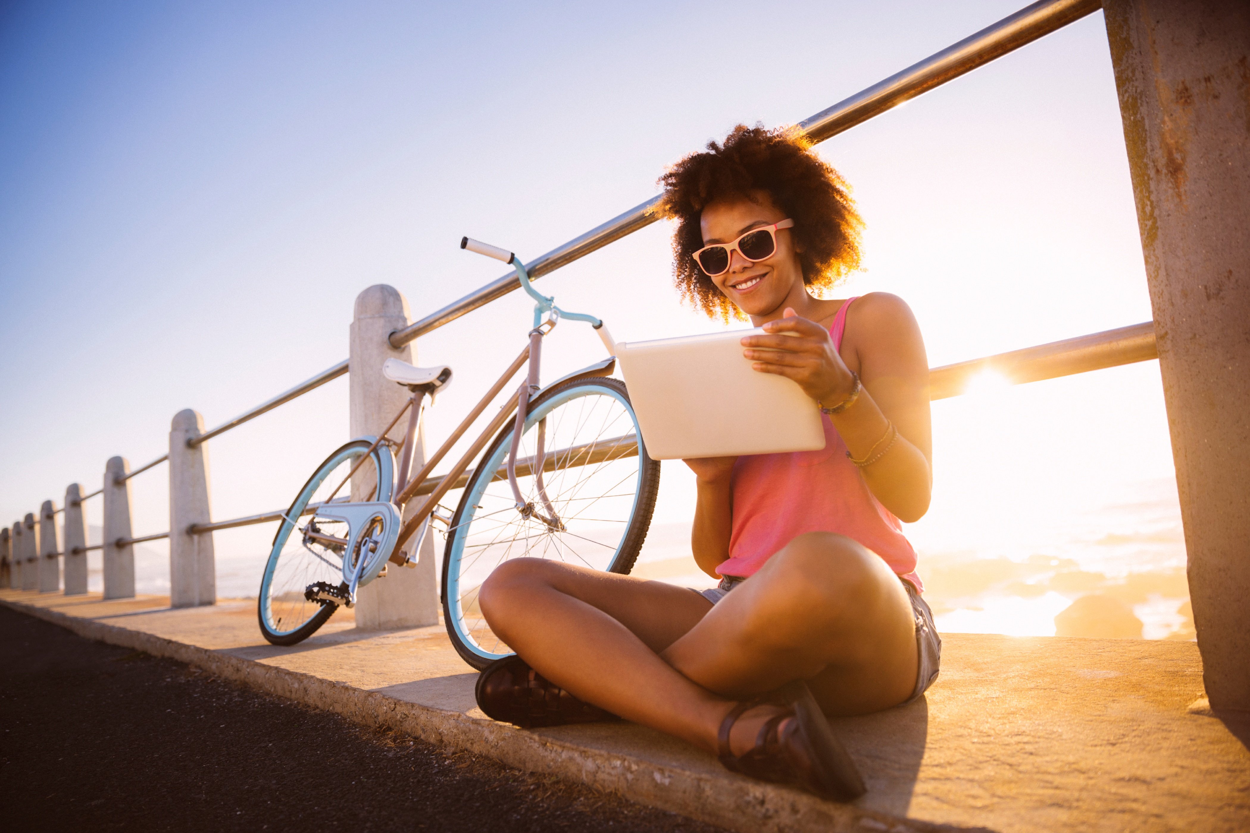 woman_on_tablet_near_the_beach